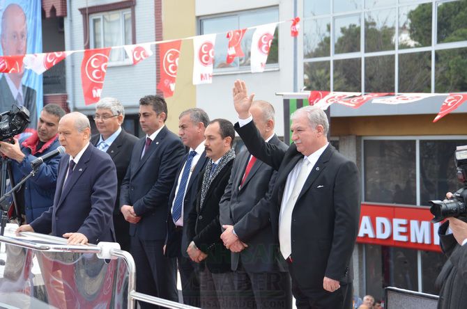 MHP LİDERi DEVLET BAHÇELİ AKHİSARLILAR İLE BULUŞTU